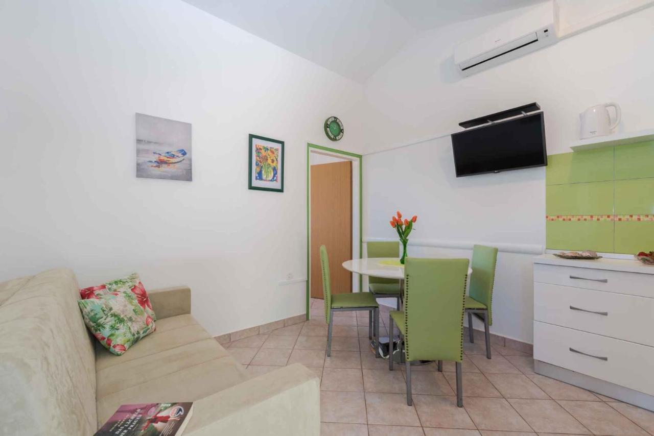 Apartments In Ravni/Istrien 30383 Exterior foto