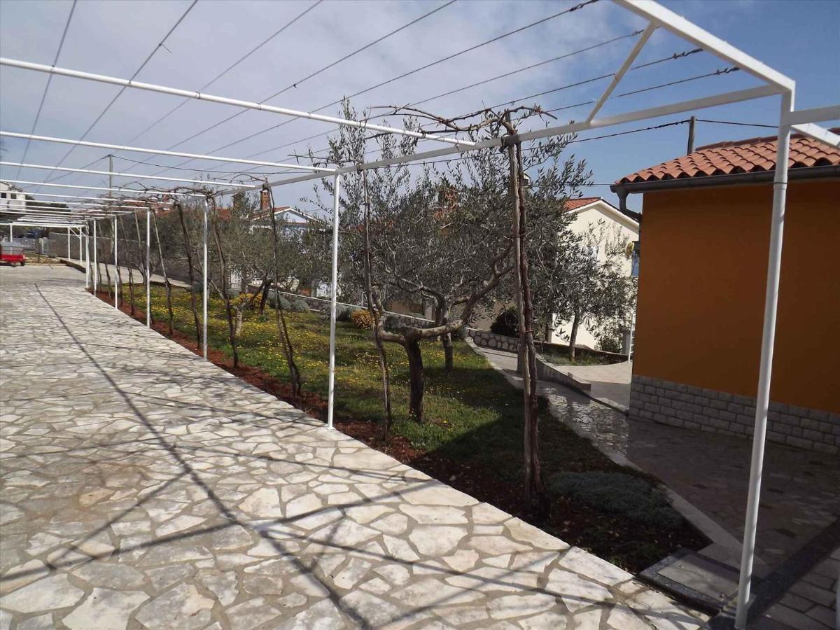 Apartments In Ravni/Istrien 30383 Exterior foto
