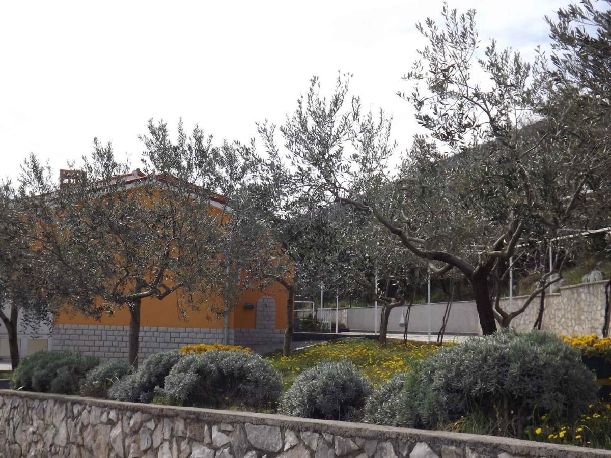 Apartments In Ravni/Istrien 30383 Exterior foto